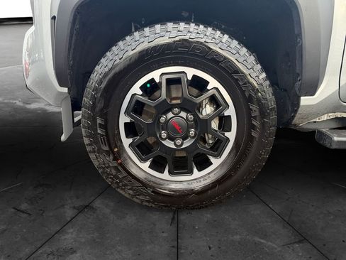 Used 2025 Toyota Tacoma TRD Off-Road image 14