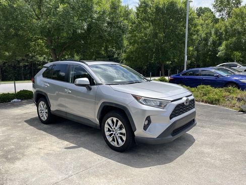 Used 2019 Toyota RAV4 XLE Premium FWD image 8