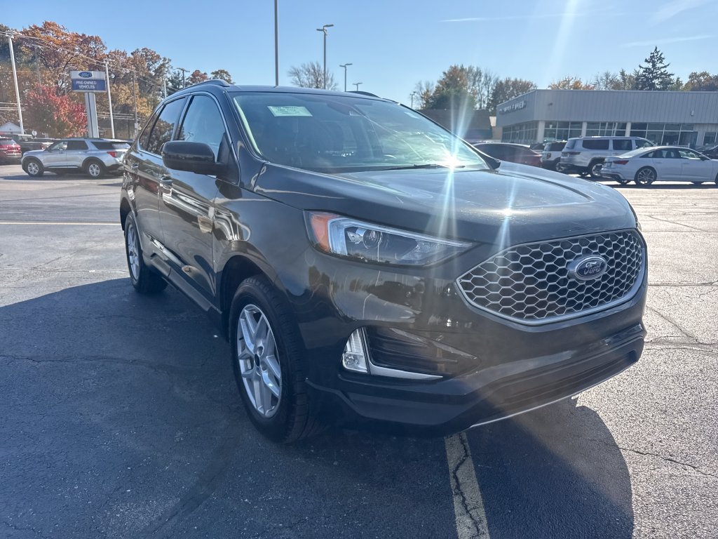 Used 2024 Ford Edge SEL w/ Convenience Package AWD/4WD image 4