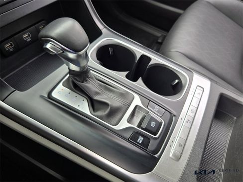 Certified 2023 Kia Carnival LX image 25