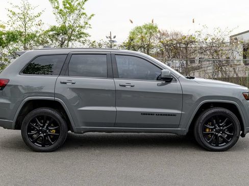 Used 2021 Jeep Grand Cherokee Laredo X AWD/4WD image 8