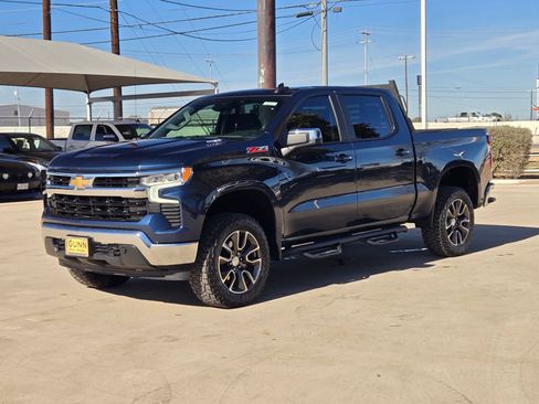 Used 2022 Chevrolet Silverado 1500 LT w/ Z71 Off-Road Package image 7