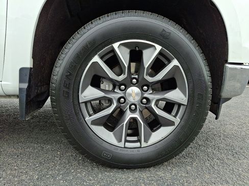 Certified 2024 Chevrolet Silverado 1500 LT AWD/4WD image 9