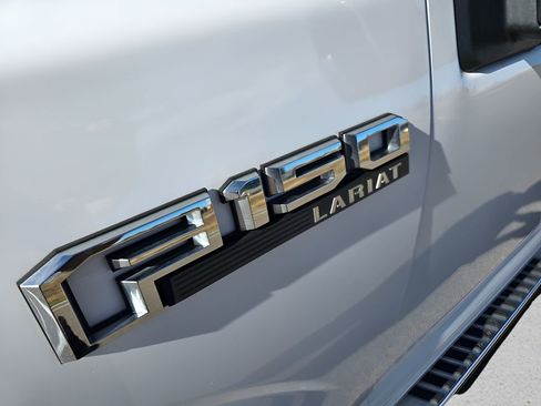 Used 2019 Ford F150 Lariat image 9