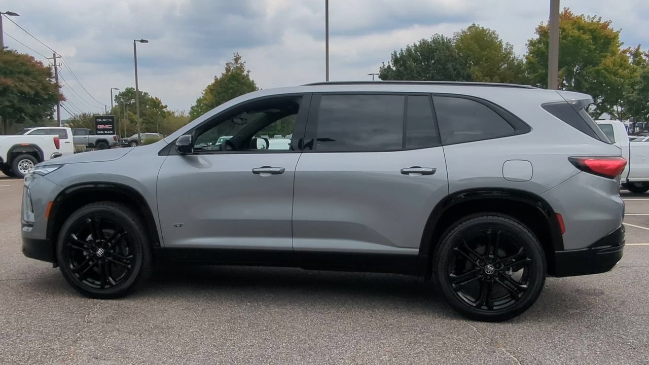 Used 2026 Buick Enclave Sport Touring w/ Power Package FWD image 5