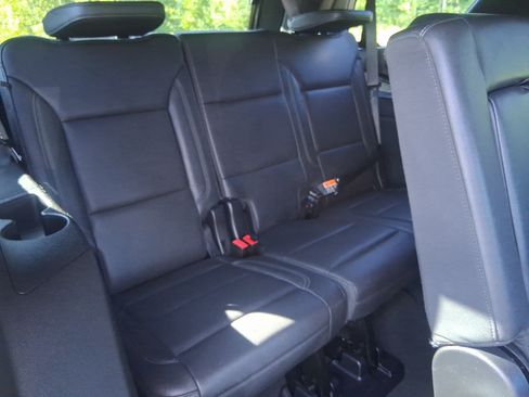 Used 2025 Chevrolet Tahoe LT AWD/4WD image 17