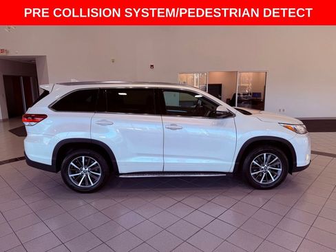 Used 2018 Toyota Highlander XLE image 10