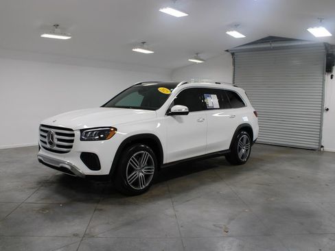 Used 2025 Mercedes-Benz GLS 450 4MATIC image 4
