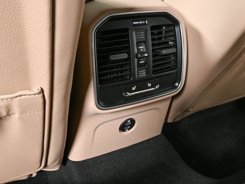 Certified 2025 Porsche Macan AWD image 22