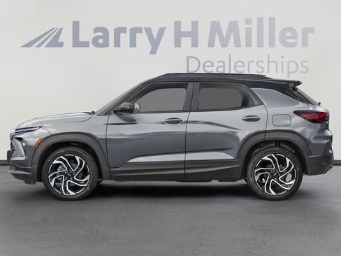 Used 2025 Chevrolet TrailBlazer RS w/ Convenience Package image 3