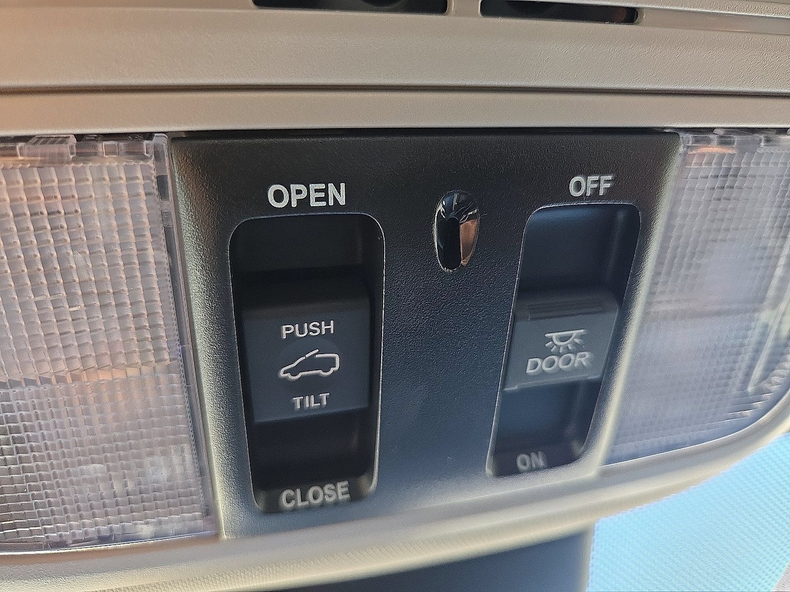 Used 2025 Honda Odyssey Elite image 22