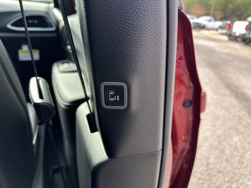 New 2026 Chrysler Pacifica Select image 18