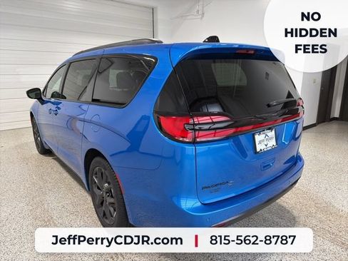 New 2026 Chrysler Pacifica Select w/ S Appearance Package FWD image 5