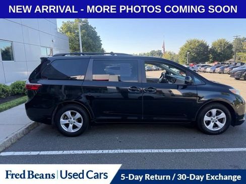Used 2015 Toyota Sienna LE FWD image 3