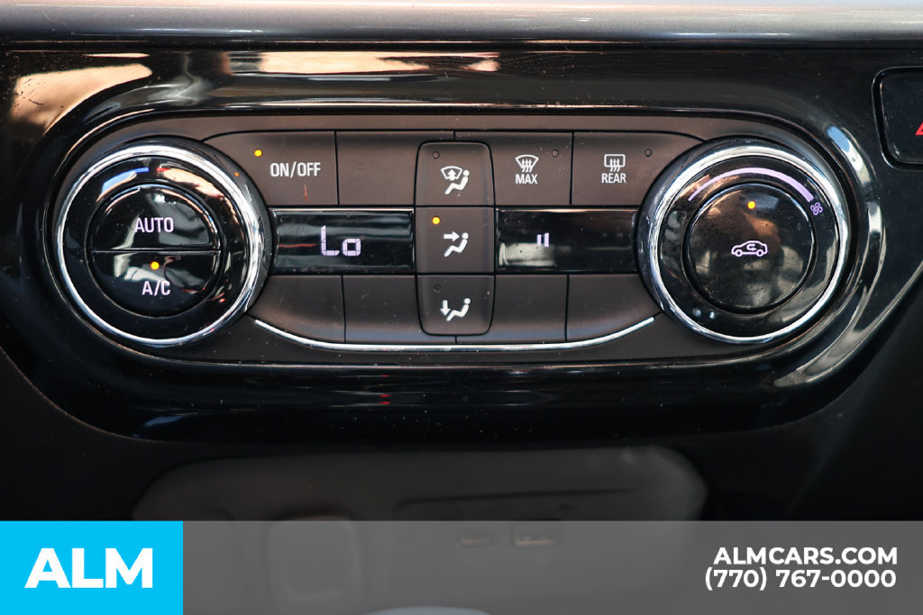 Used 2025 Chevrolet Trax LT FWD image 38