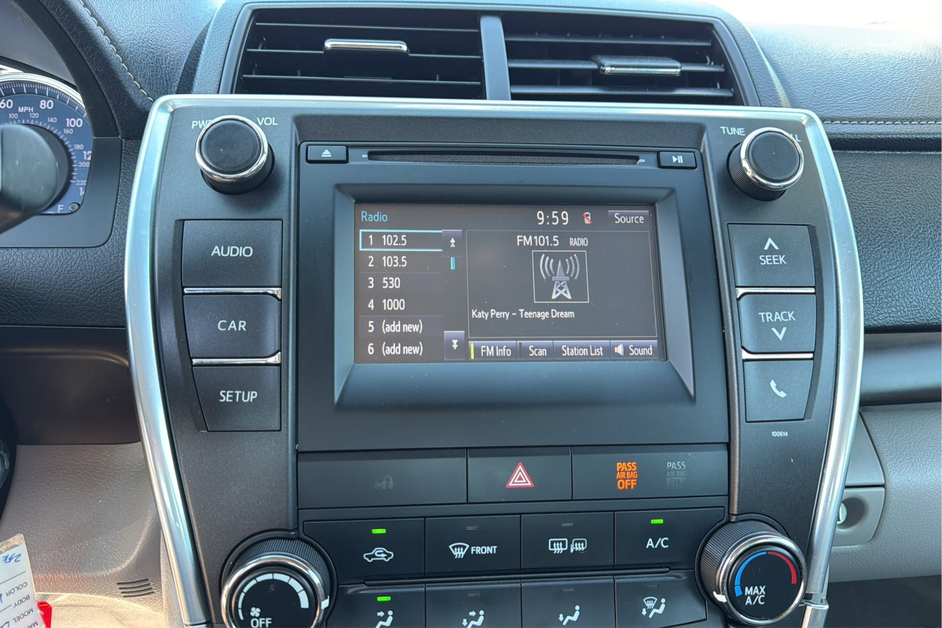Used 2016 Toyota Camry LE FWD image 25