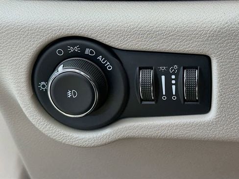 Used 2022 Chrysler Pacifica Touring-L image 25