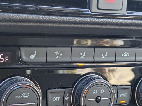 Used 2024 Volkswagen Taos SE w/ MDO Package image 21