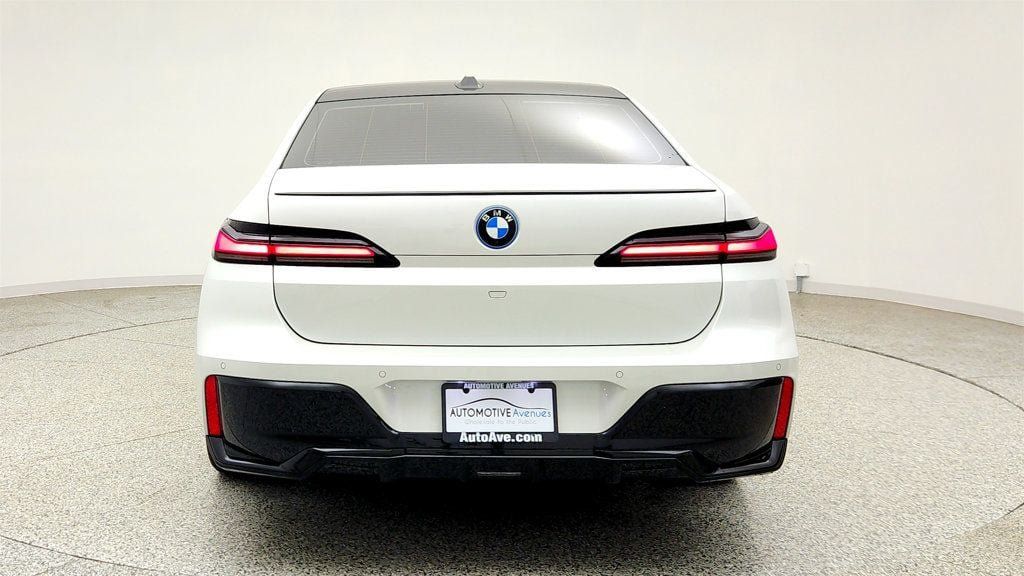 Used 2023 BMW i7 xDrive60 AWD/4WD image 6