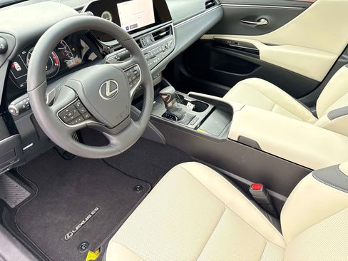 Used 2025 Lexus ES 350 w/ Premium Package image 19
