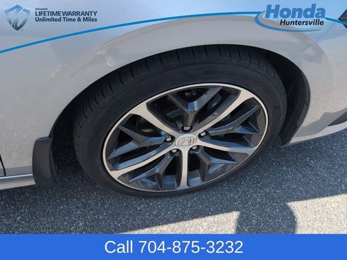 Used 2024 Honda Civic Touring image 9