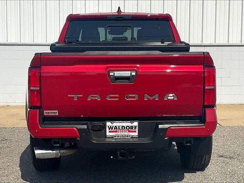 Used 2025 Toyota Tacoma Limited image 5