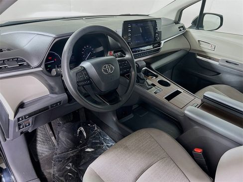 Certified 2024 Toyota Sienna LE image 10