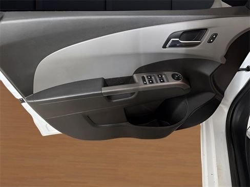 Used 2020 Chevrolet Sonic Premier image 11