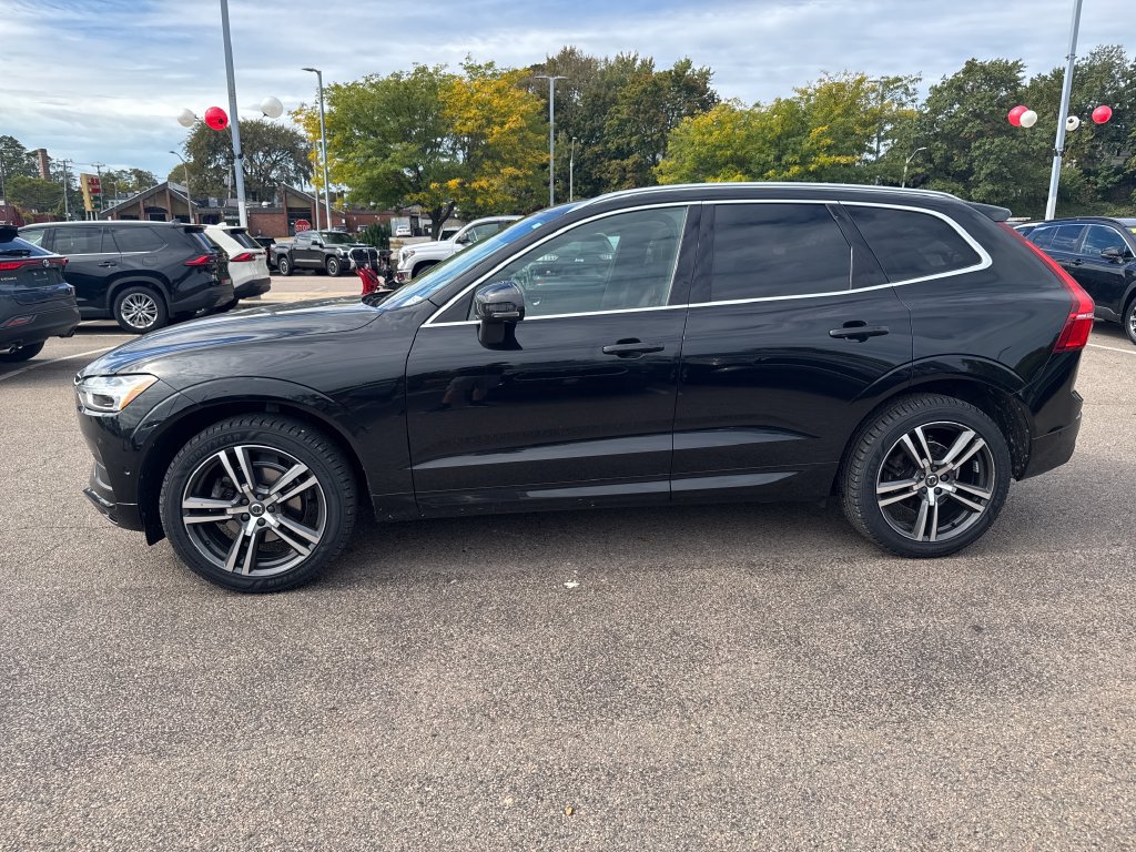 Used 2019 Volvo XC60 T5 Momentum w/ Protection Package Premier AWD/4WD image 4