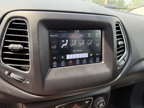 Used 2018 Jeep Compass Latitude w/ Popular Equipment Group AWD/4WD image 20