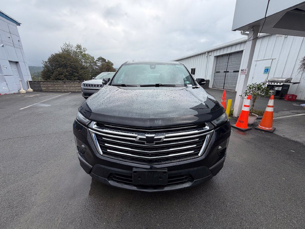 Used 2023 Chevrolet Traverse LT w/ LT Premium Package AWD/4WD image 8
