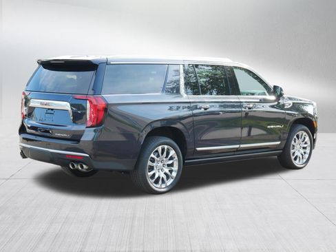 Used 2024 GMC Yukon XL Denali AWD/4WD image 7