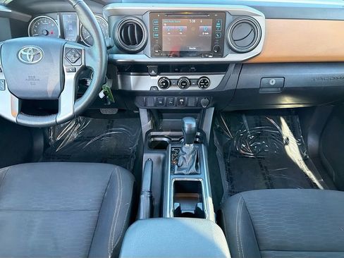 Used 2017 Toyota Tacoma SR5 w/ Tow Package image 18