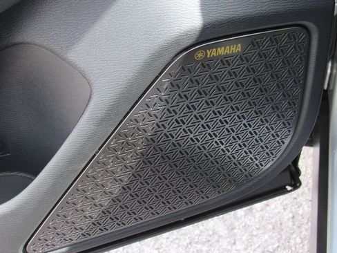 New 2025 Mitsubishi Outlander SE image 13