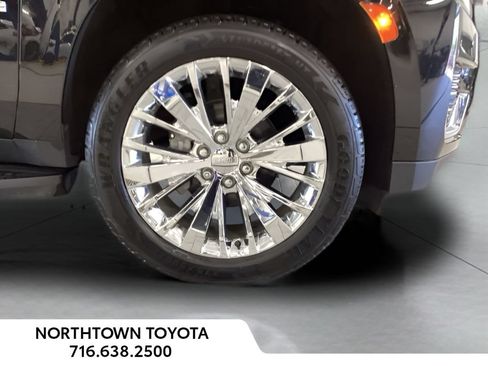 Used 2023 GMC Yukon SLE w/ Gmc Pro Safety Plus Package AWD/4WD image 24