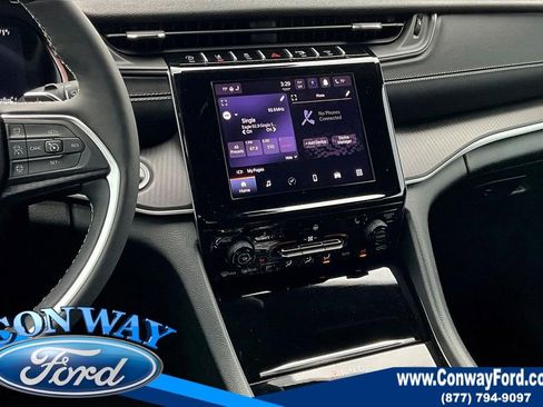 Used 2025 Jeep Grand Cherokee L Laredo w/ Luxury Tech Group I image 11