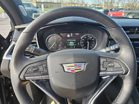 Used 2024 Cadillac XT6 Premium Luxury image 16