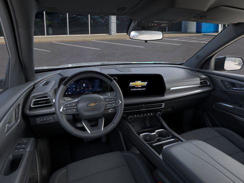 New 2025 Chevrolet Traverse LT w/ Enhanced Driving Package image 15