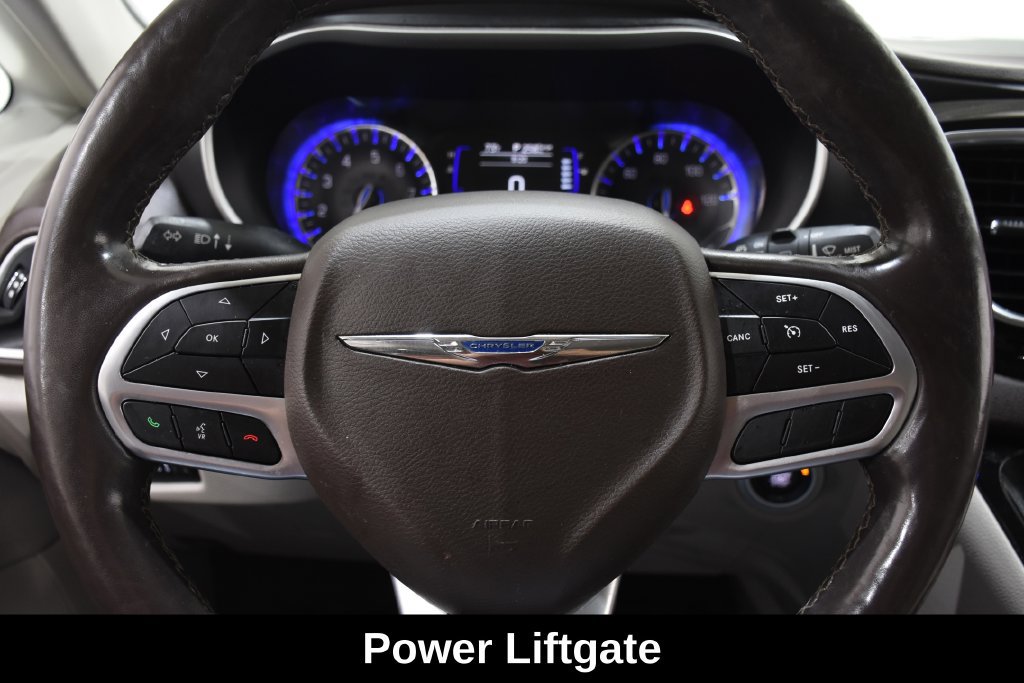 Used 2020 Chrysler Pacifica Touring-L FWD image 13