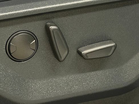 Used 2025 Ford F150 Lariat AWD/4WD image 30