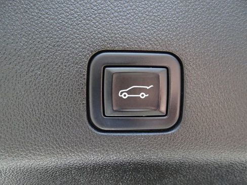 Used 2023 Chevrolet Tahoe Premier AWD/4WD image 35