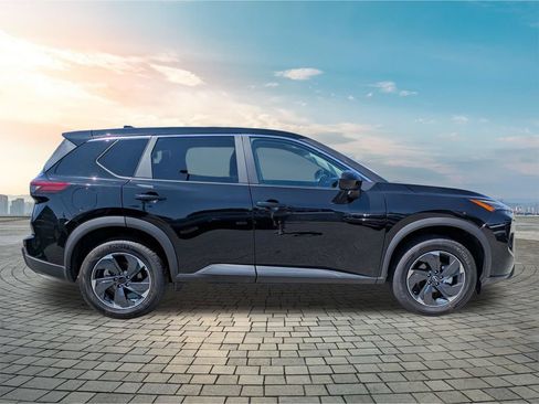 Certified 2026 Nissan Rogue SV AWD/4WD image 4