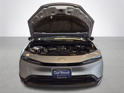 Used 2025 Toyota Prius LE FWD image 4