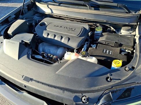 Certified 2019 Jeep Cherokee Latitude Plus w/ Comfort/Convenience Group image 33