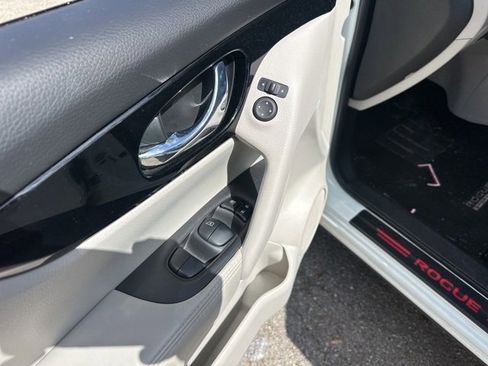 Used 2022 Nissan Rogue Sport SL image 15