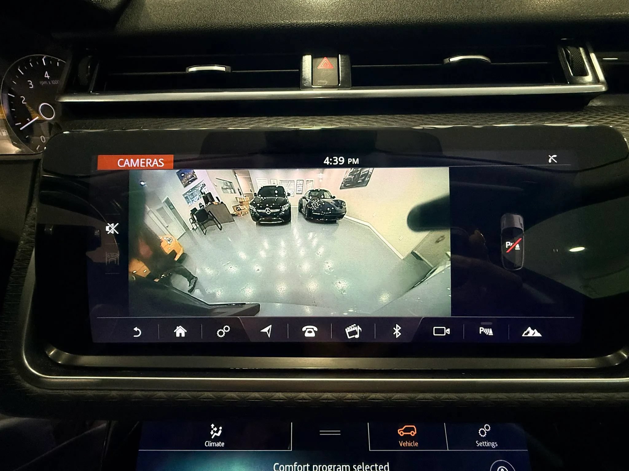 Used 2019 Land Rover Range Rover Velar S AWD/4WD image 33