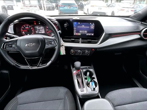 Used 2024 Chevrolet Trax RS FWD image 15