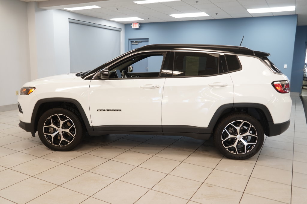 Used 2024 Jeep Compass Limited AWD/4WD image 2