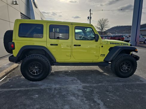 Used 2022 Jeep Wrangler Unlimited Sport image 2