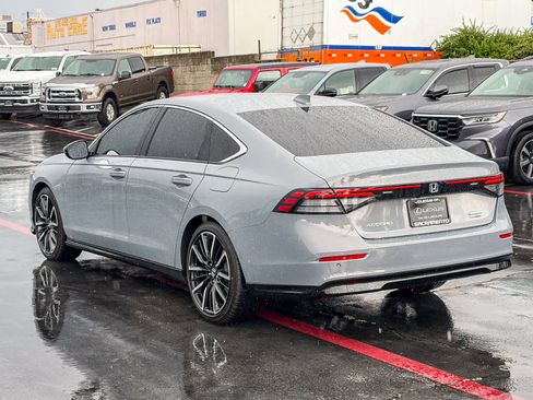 Used 2024 Honda Accord Touring image 2